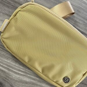 Lululemon Everywhere Belt Bag One Size 1L Golden Sand GDSA 59731